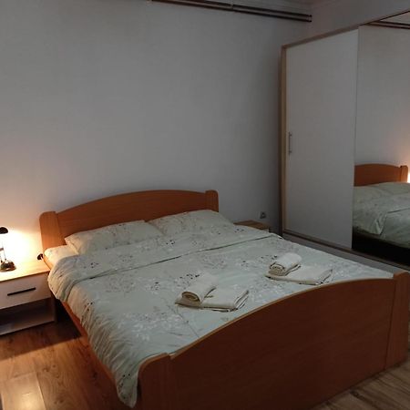 Apartmani Dora Leskovac レスコヴァツ エクステリア 写真