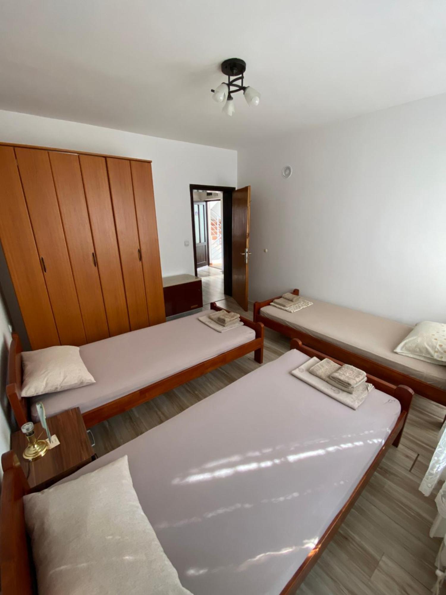 Apartmani Dora Leskovac レスコヴァツ エクステリア 写真