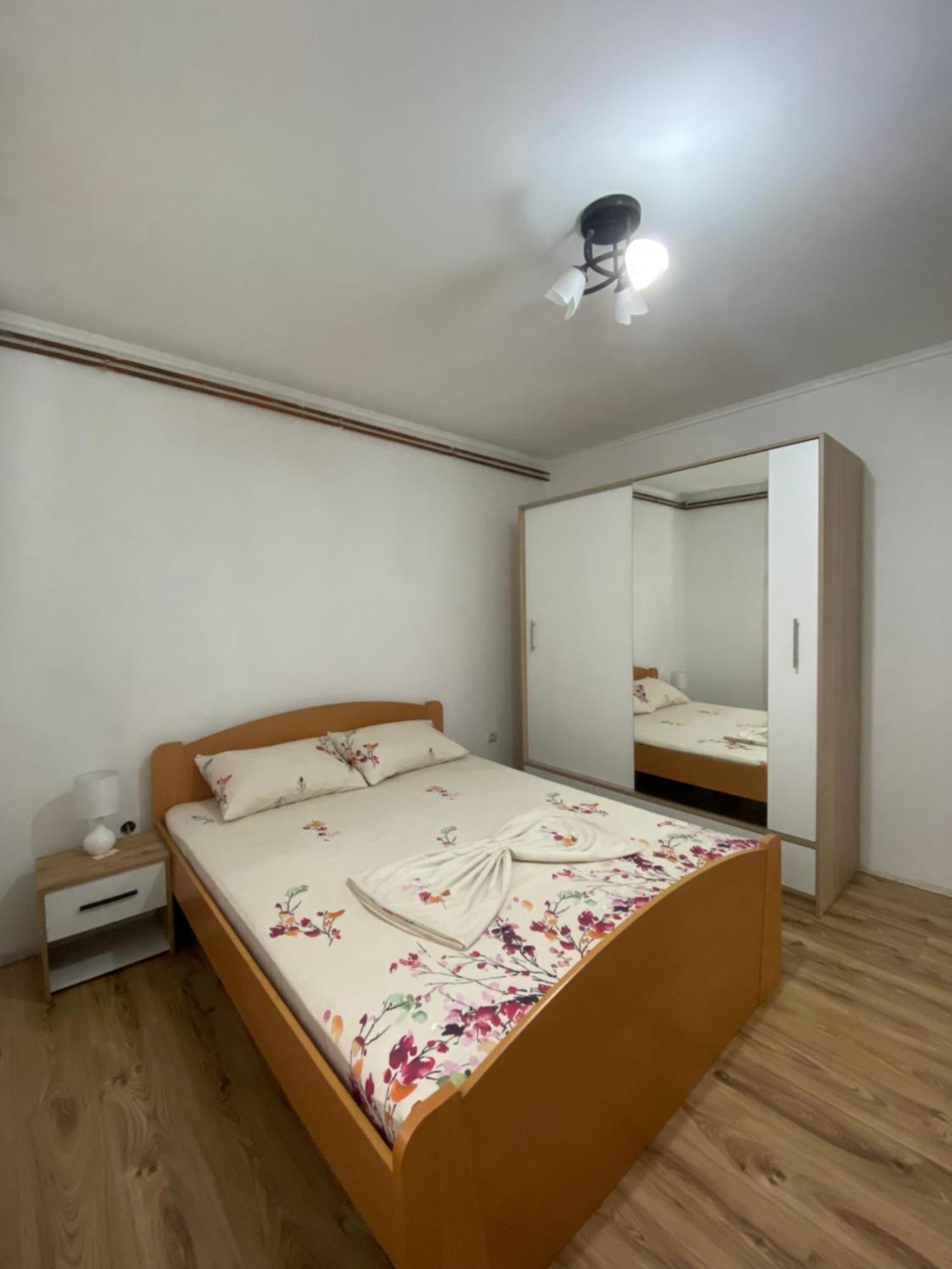 Apartmani Dora Leskovac レスコヴァツ エクステリア 写真