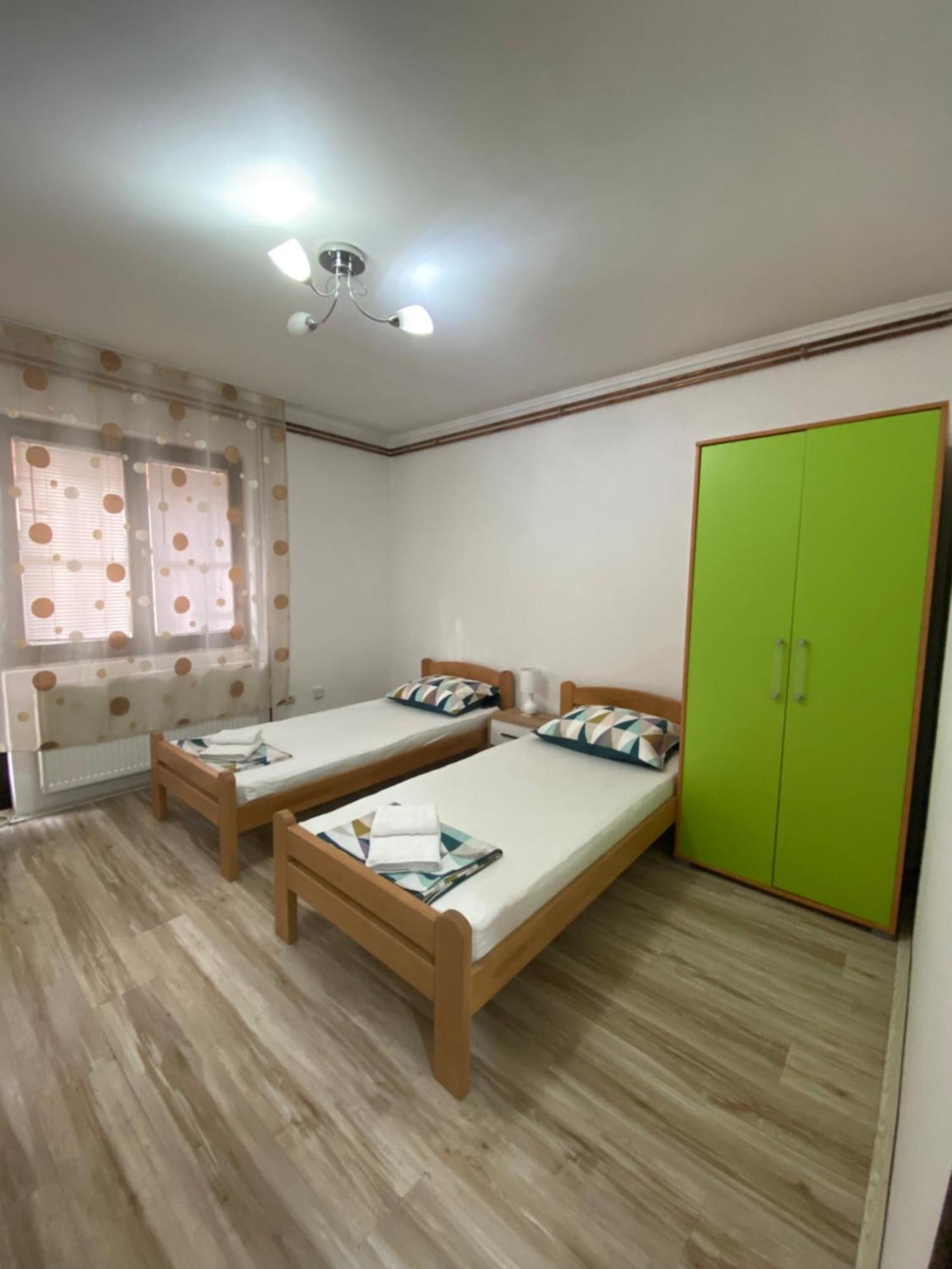 Apartmani Dora Leskovac レスコヴァツ エクステリア 写真
