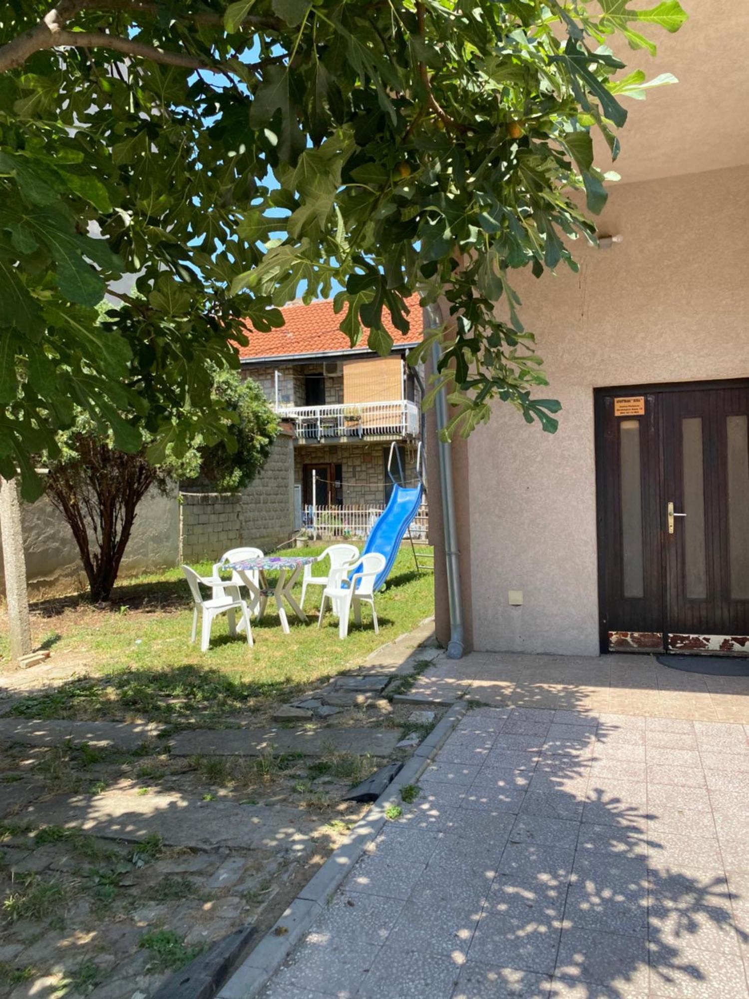 Apartmani Dora Leskovac レスコヴァツ エクステリア 写真