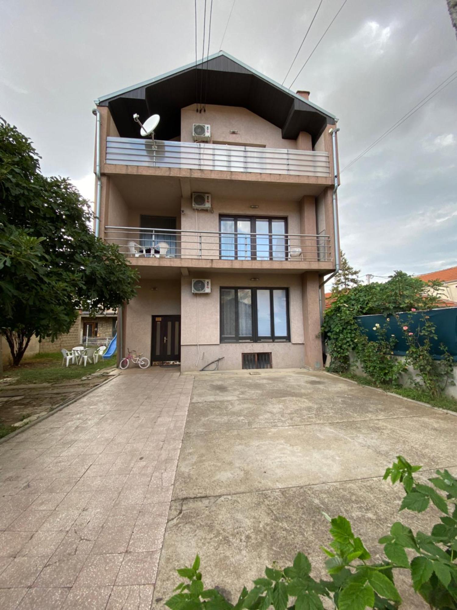 Apartmani Dora Leskovac レスコヴァツ エクステリア 写真